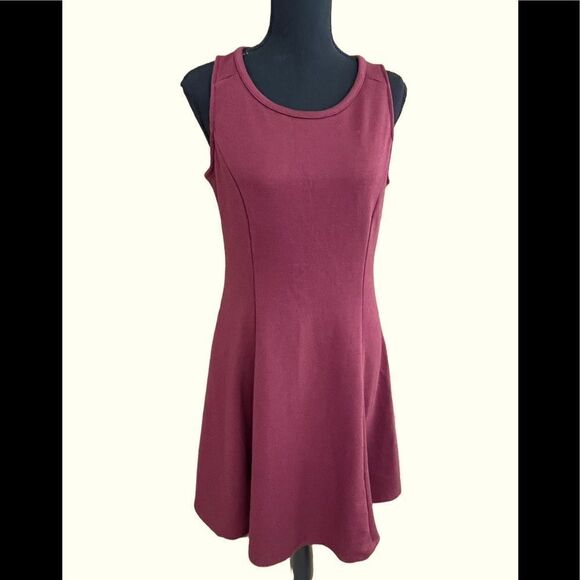 Old Navy sleeveless fit and flare Ponte knit dress, burgundy, size M - Picture 1 of 4